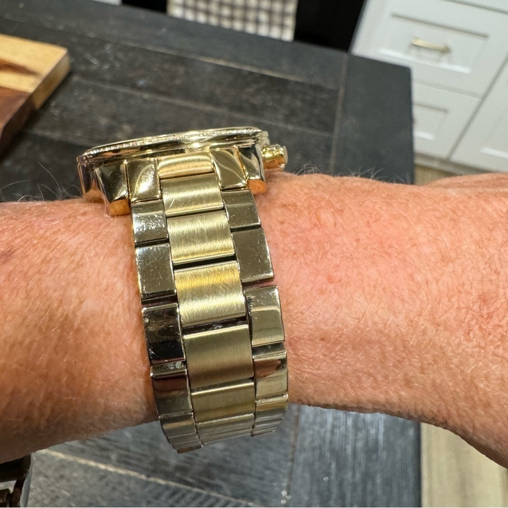 Michael Kors gold watch diamond style outer circle, stainless steel MK6356. - Picture 5 of 10